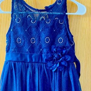 navy blue dress, the skirt has glitter, size 8,
